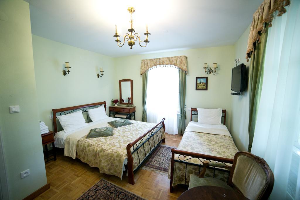 Dworek Ojca Mateusza Sandomierz Exteriör bild