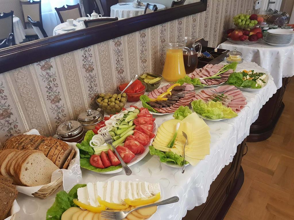 Dworek Ojca Mateusza Sandomierz Exteriör bild